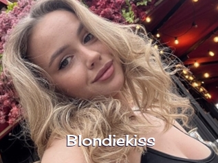 Blondiekiss