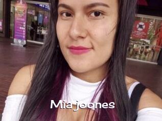 Mia_joones